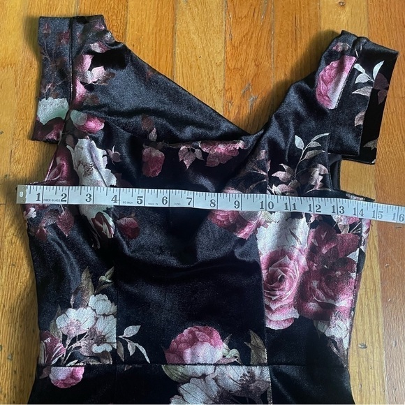 Black Halo Black Floral Velvet Knee Length Sheath Dress Size 0 - Picture 3 of 8